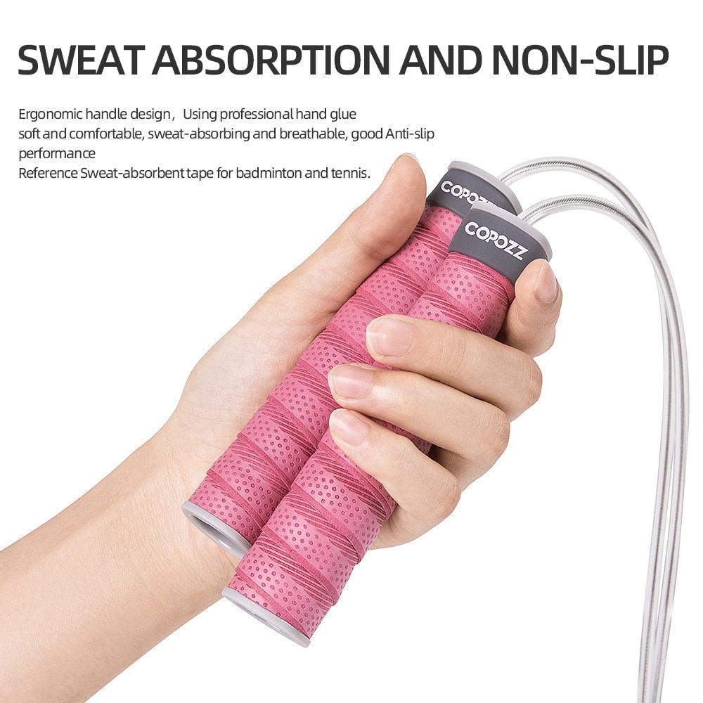 Hand holding the textured anti-slip handle of an adjustable speed jump rope, showing the ergonomic grip for cardio, boxing, and home fitness workouts.